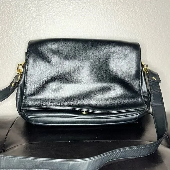 Giani Bernini Bag Leather Almost New Gold Pockets Shoulder Bag Big Purse - (EUC) - Picture 3 of 12